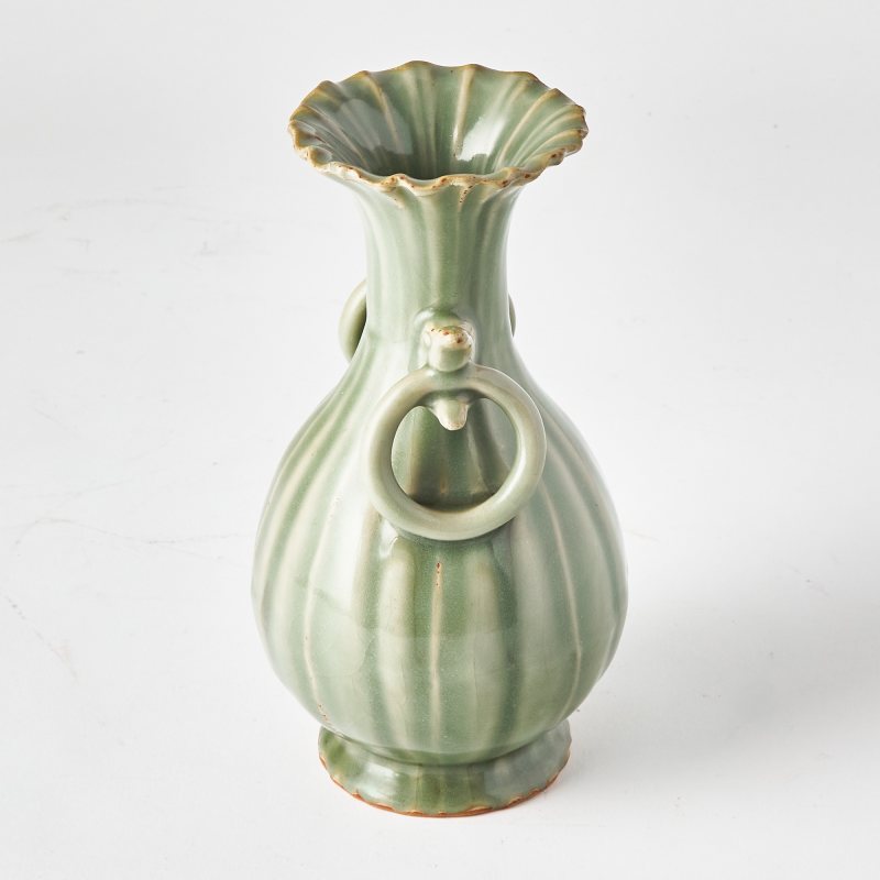 A Chinese Longquan Celadon Twin-Handled Vase - 图4