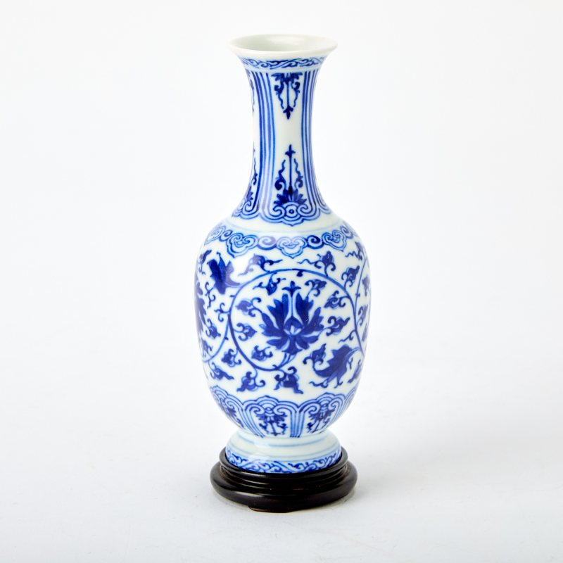 Two Diminutive Chinese Blue and White Porcelain Vases - 图2