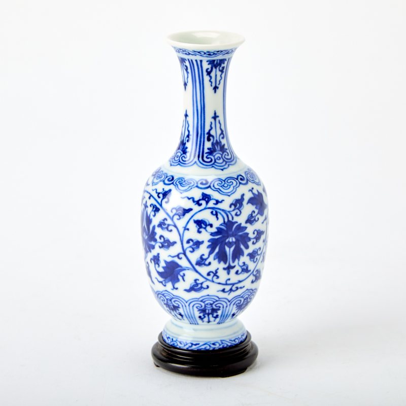 Two Diminutive Chinese Blue and White Porcelain Vases - 图3
