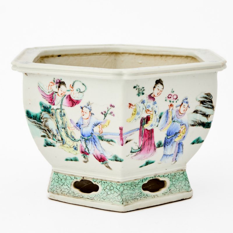 A Chinese Enameled Porcelain Hexagonal Planter - 图2