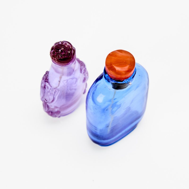 Two Chinese Glass Snuff Bottles - 图3