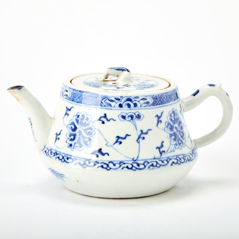 A Chinese Blue and White Porcelain Teapot - 图2
