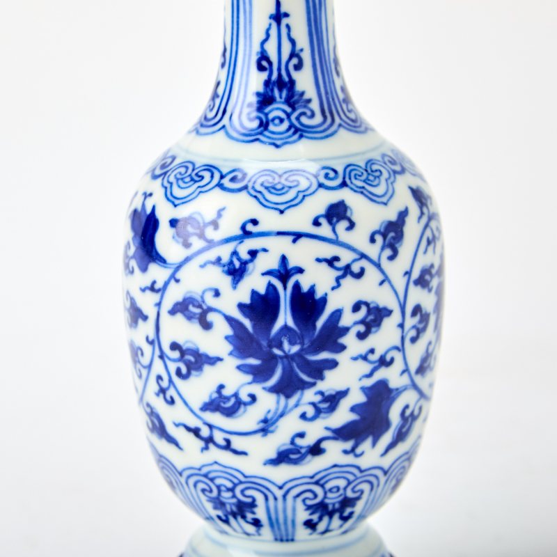 Two Diminutive Chinese Blue and White Porcelain Vases - 图4