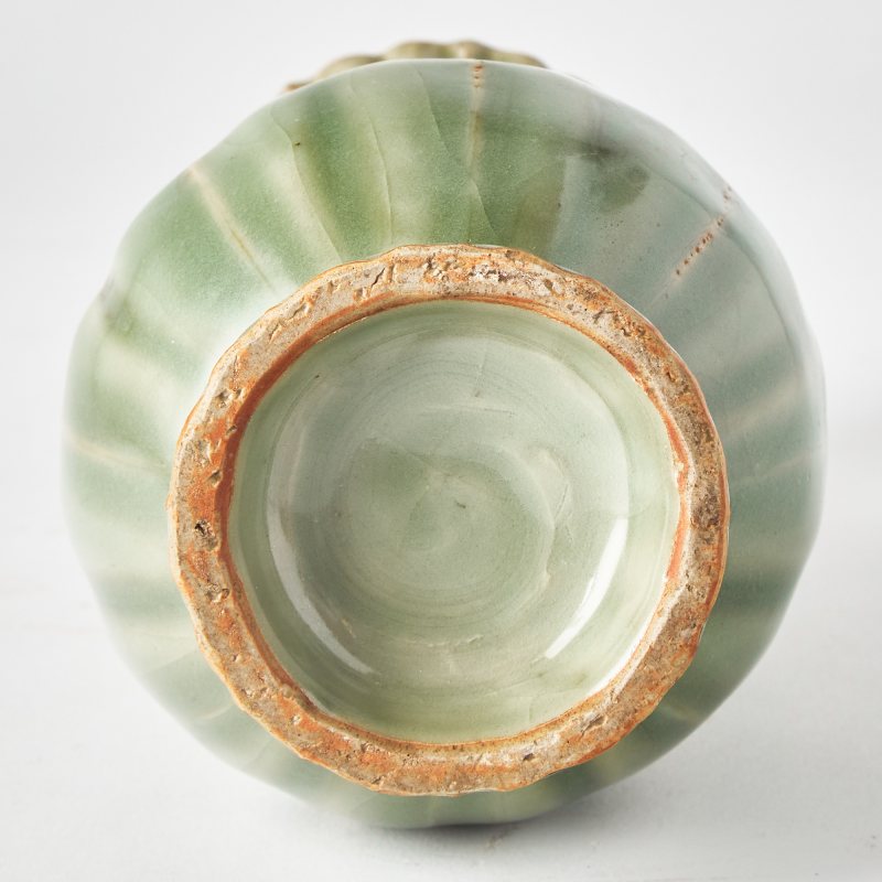A Chinese Longquan Celadon Twin-Handled Vase - 图5