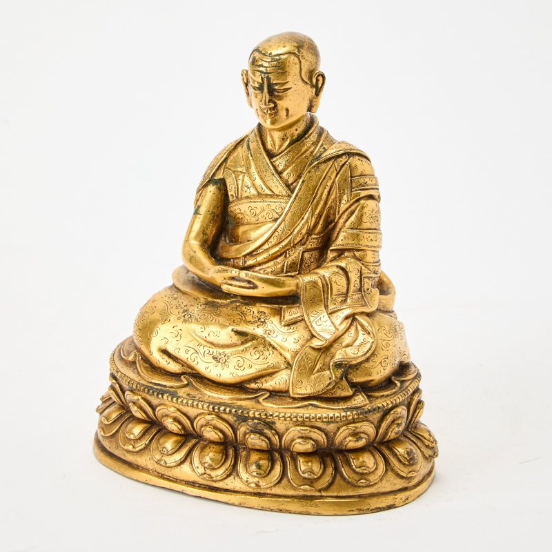 A Tibetan Gilt Bronze Figure of Lama - 图1
