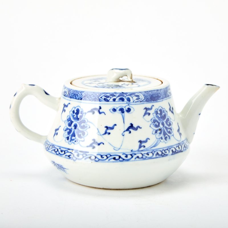 A Chinese Blue and White Porcelain Teapot - 图5