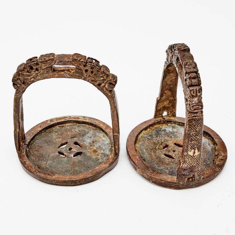 A Tibetan Leather-Clad Wood and Iron Saddle - 图6