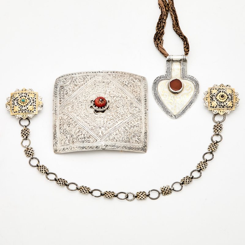 A Group of Tibetan Silver and Mixed Metal Ritual Objects - 图3