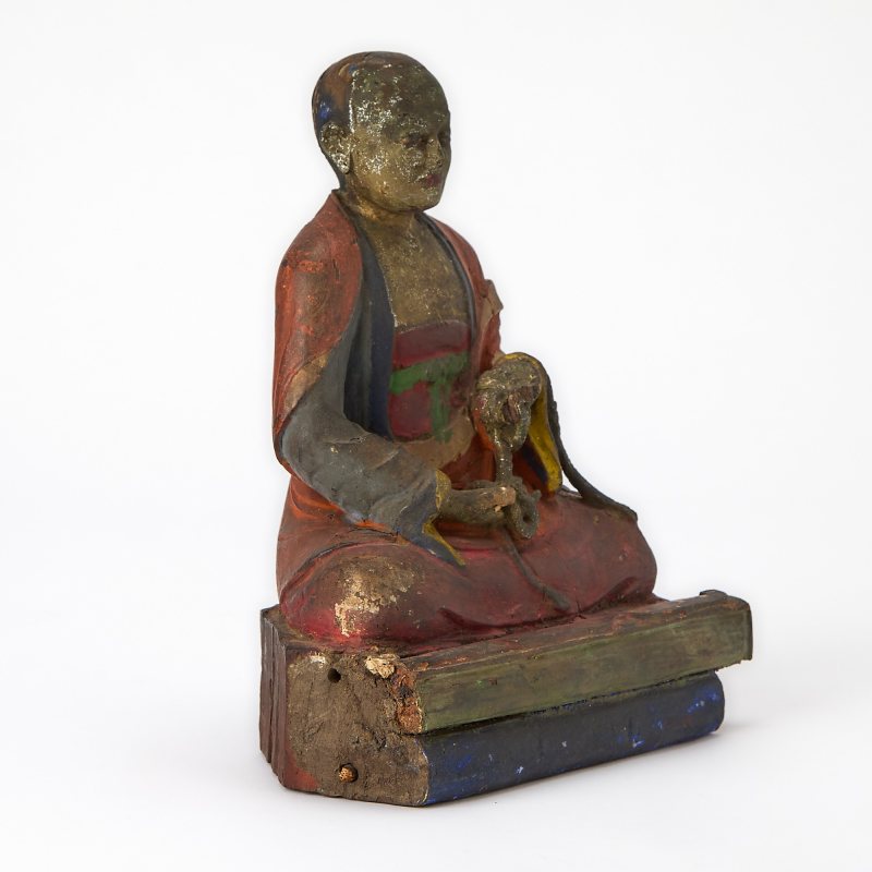 A Tibetan Polychrome Lacquered Wood Figure of a Monk - 图3