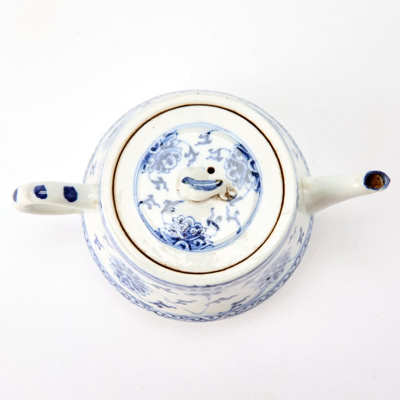A Chinese Blue and White Porcelain Teapot - 图6