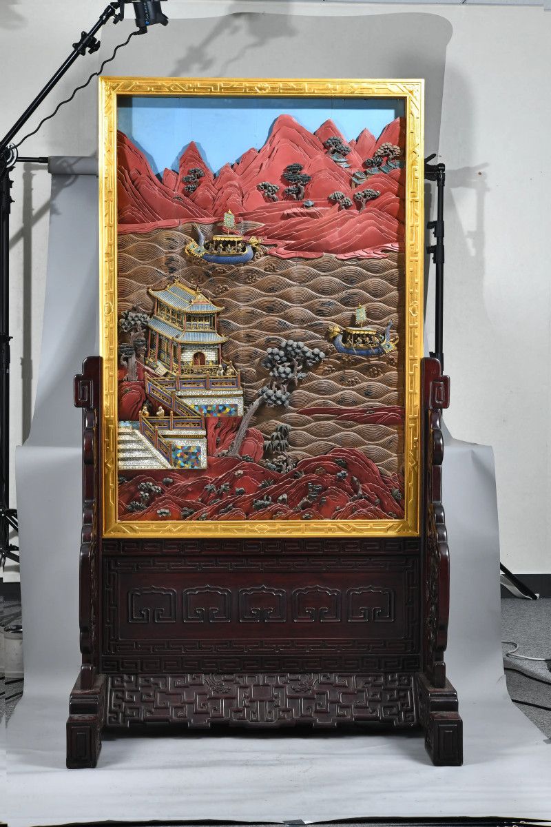 清中期 雕漆嵌掐丝珐琅龙舟竞渡插屏 - 图2