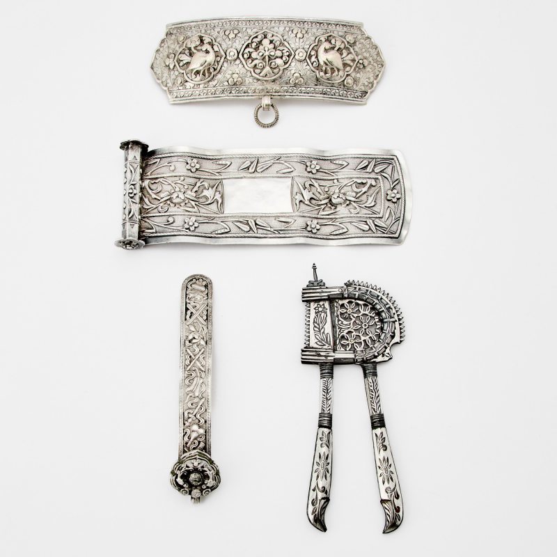 Assorted Group of Indian, Chinese, and Southeast Asian Silver and Silvered Metal Articles - 图3