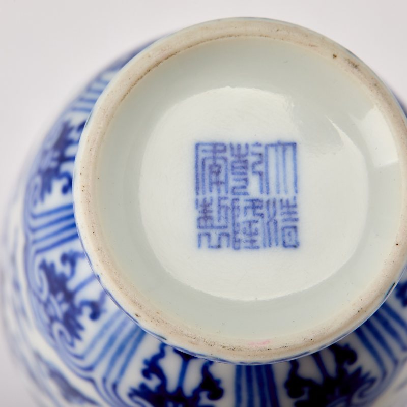Two Diminutive Chinese Blue and White Porcelain Vases - 图9
