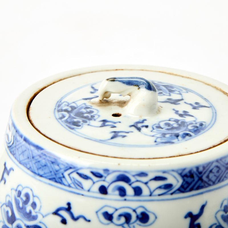 A Chinese Blue and White Porcelain Teapot - 图7