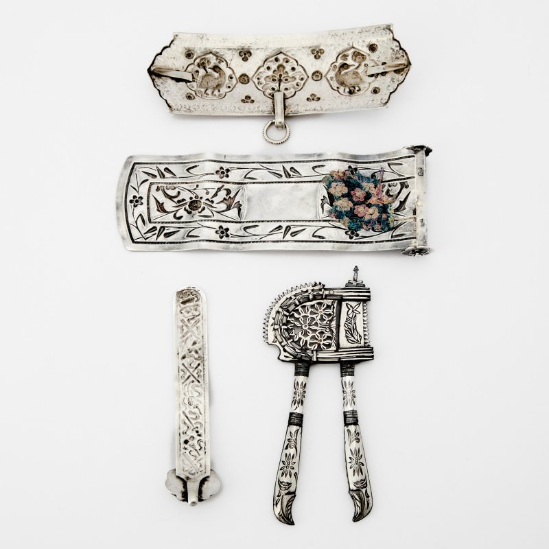 Assorted Group of Indian, Chinese, and Southeast Asian Silver and Silvered Metal Articles - 图4