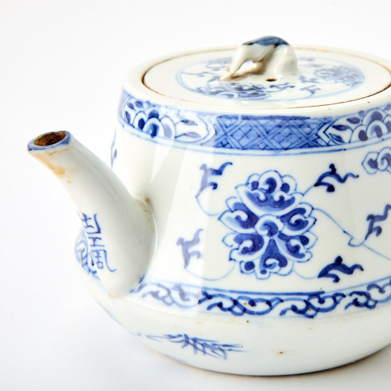 A Chinese Blue and White Porcelain Teapot - 图8