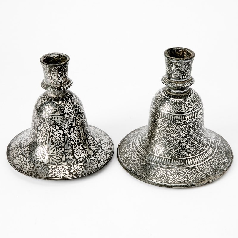 Three Indian Silver-Inlaid Alloy Bidri Ware Hookah Bases - 图4