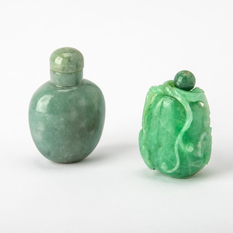 Two Chinese Carved Jadeite Snuff Bottles - 图2