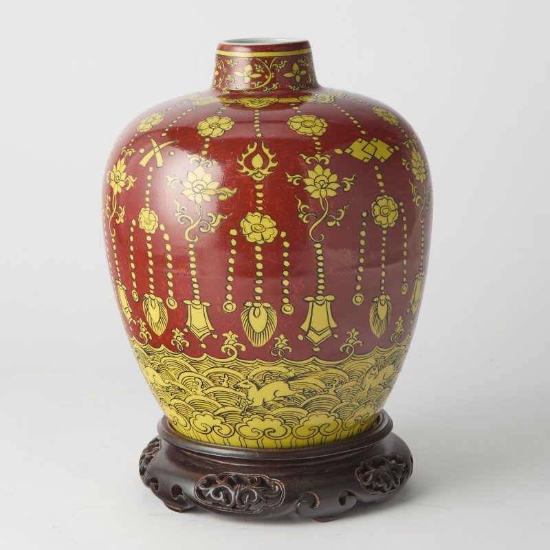 A Chinese Ming-Style Red and Yellow Glazed Porcelain Jar - 图2