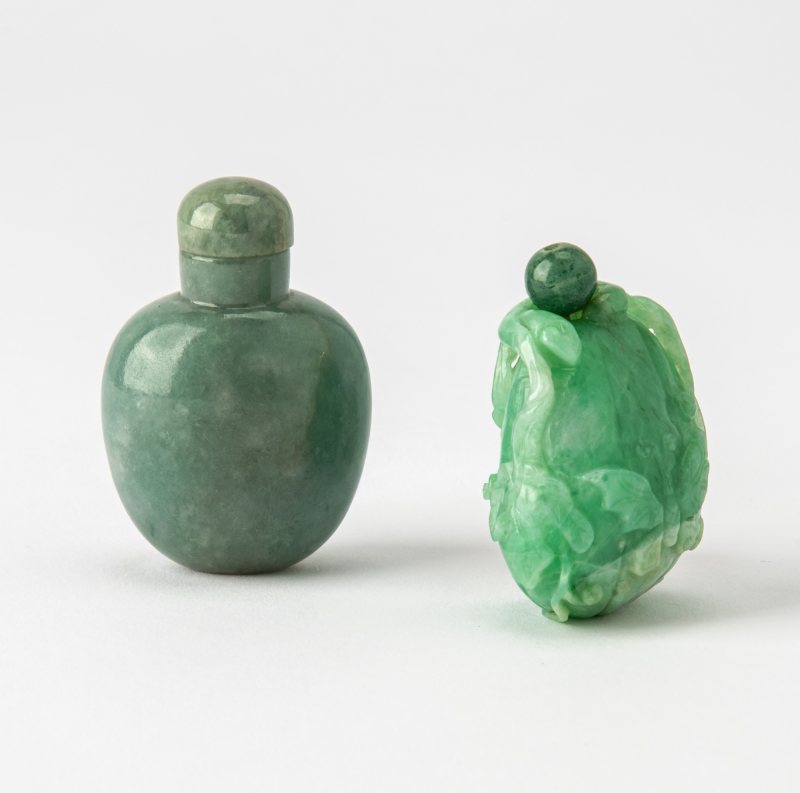 Two Chinese Carved Jadeite Snuff Bottles - 图4
