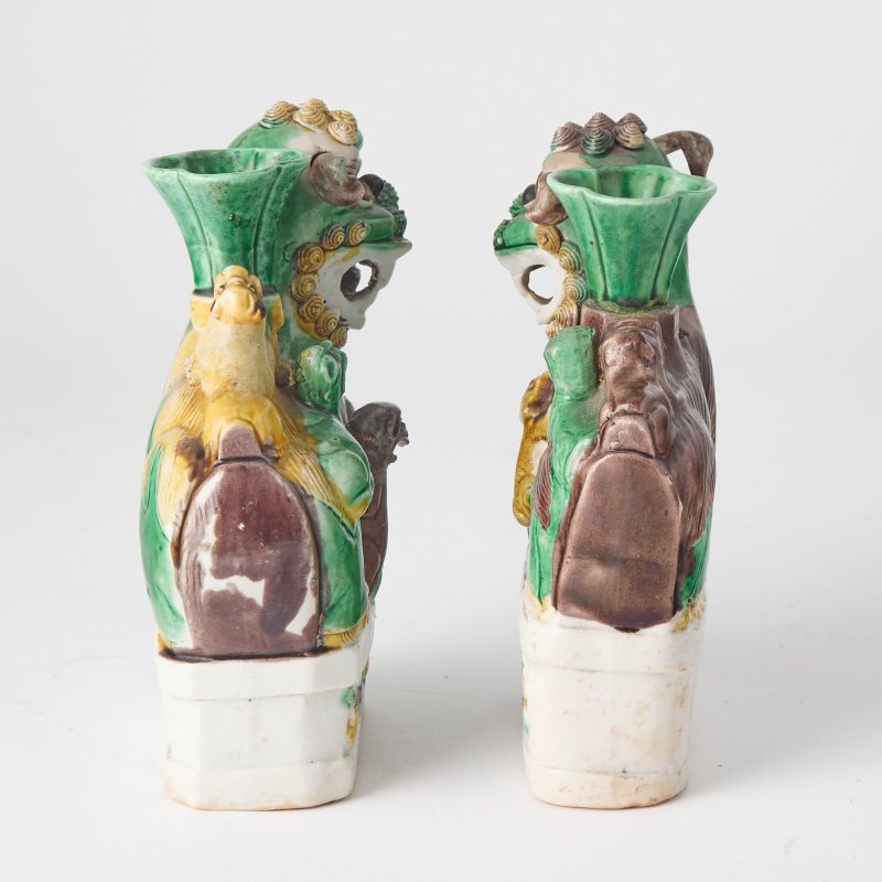 A Pair of Chinese Sancai-Glazed Porcelain Lions - 图5