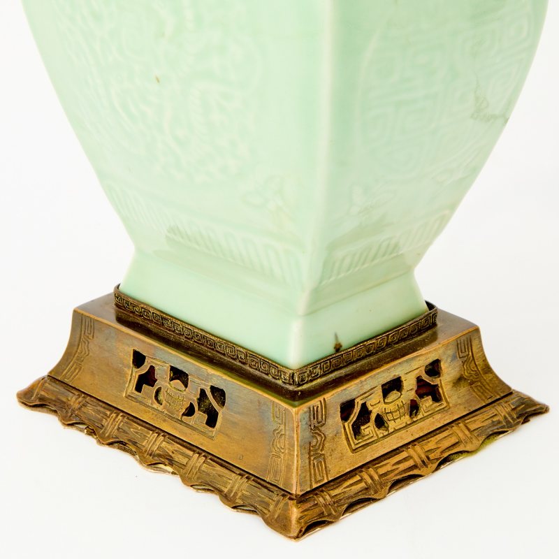 A Chinese Celadon Glazed Porcelain Vase - 图4