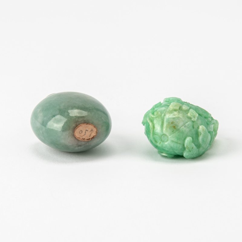 Two Chinese Carved Jadeite Snuff Bottles - 图3