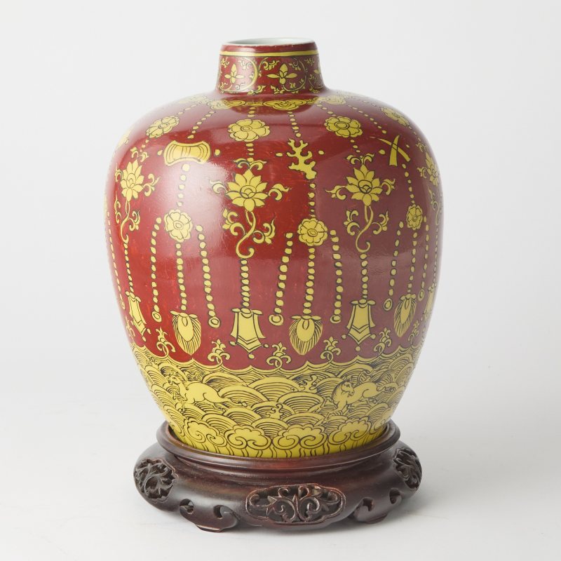 A Chinese Ming-Style Red and Yellow Glazed Porcelain Jar - 图3