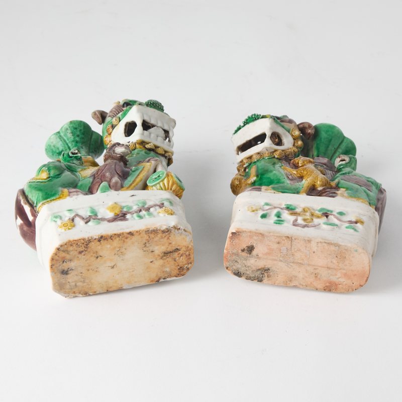 A Pair of Chinese Sancai-Glazed Porcelain Lions - 图6