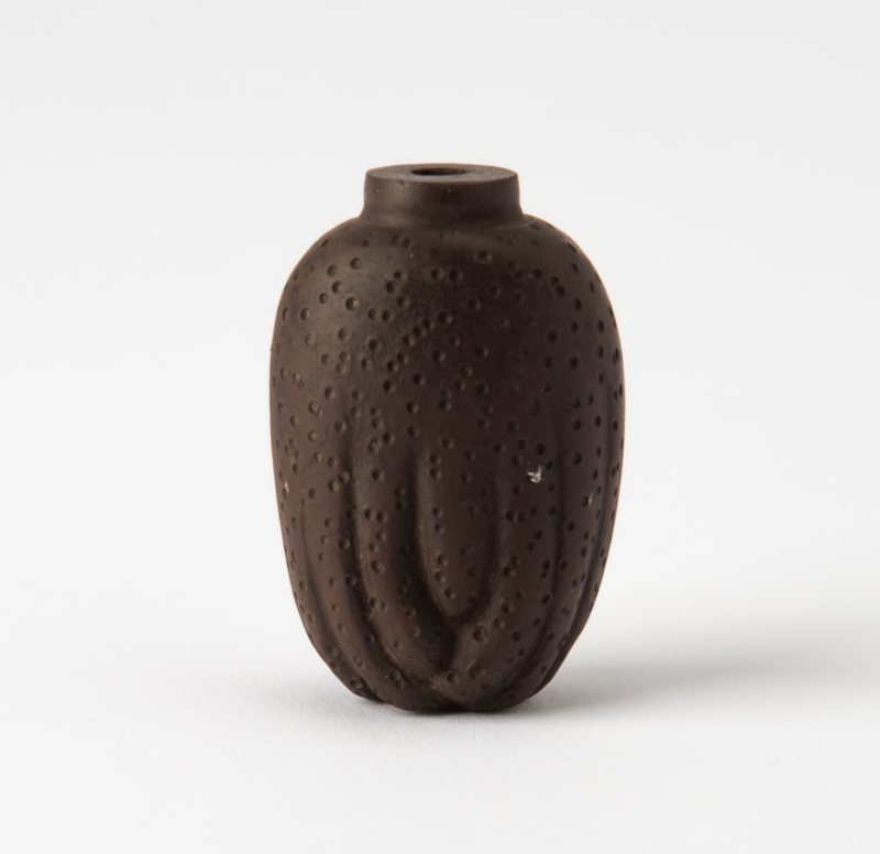 A Chinese Yixing Pottery Snuff Bottle