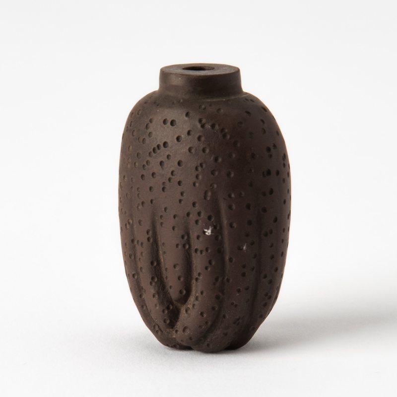 A Chinese Yixing Pottery Snuff Bottle - 图2