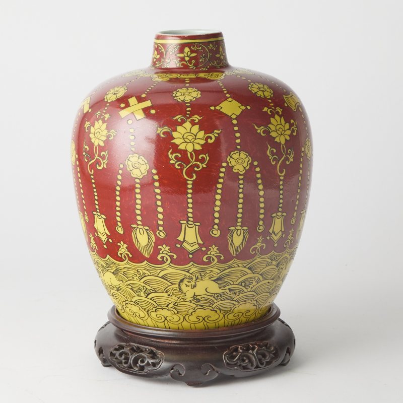 A Chinese Ming-Style Red and Yellow Glazed Porcelain Jar - 图4