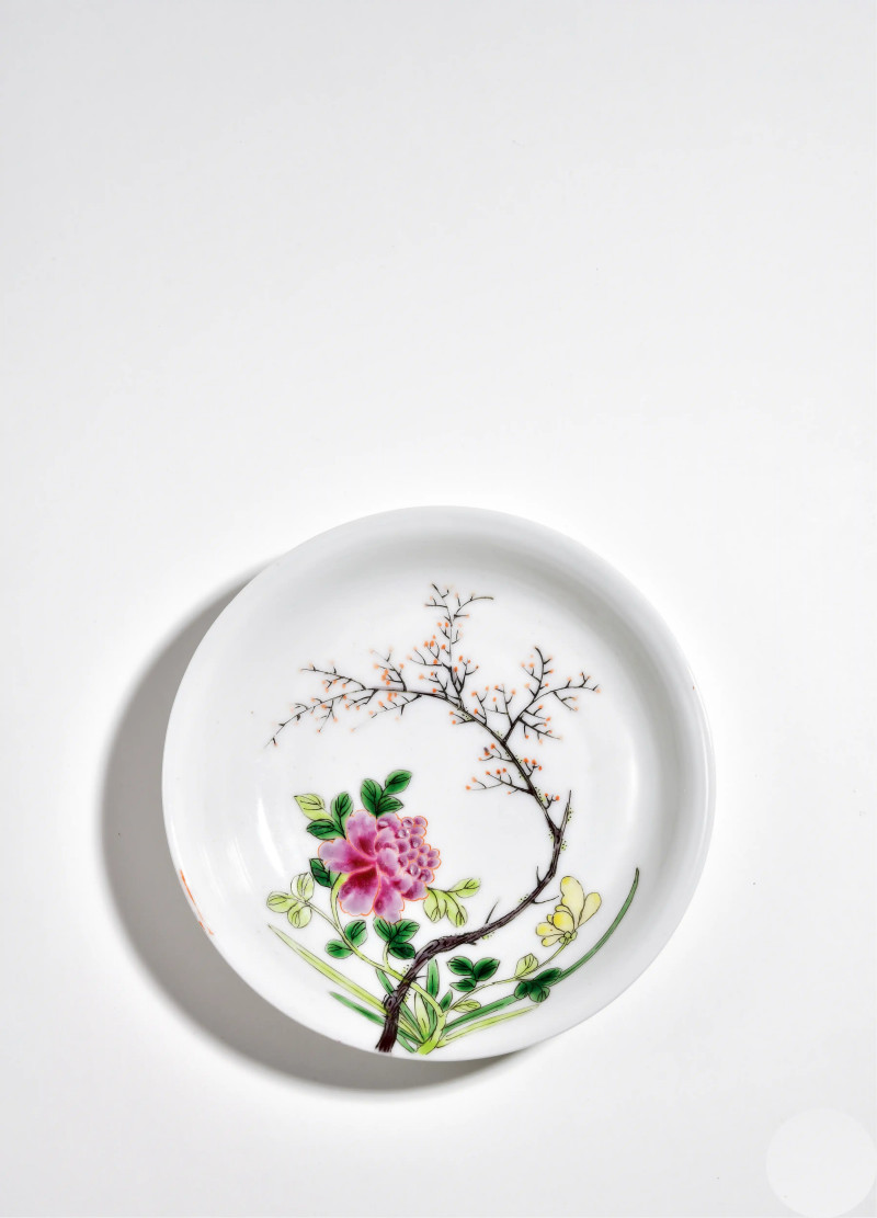 明宣德 甜白釉粉彩花卉小盘（民国加彩） - 图1