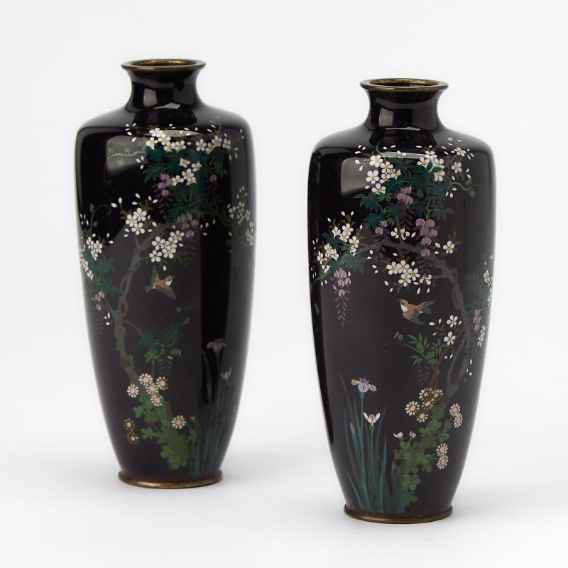 A Pair of Japanese Cloisonne Enamel Vases - 图1