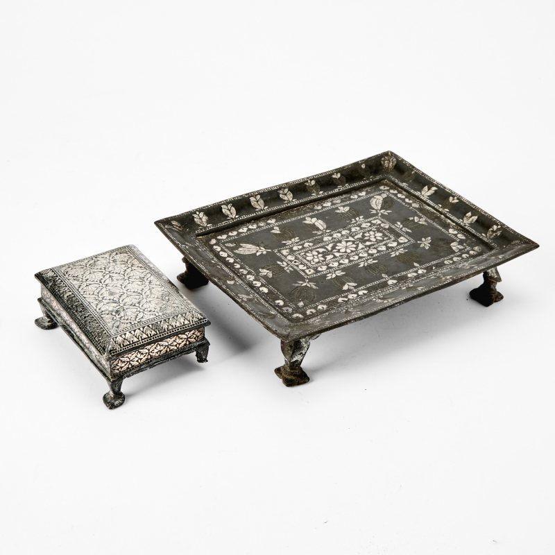 An Indian Silver-Inlaid Alloy Bidri Ware Tray and a Covered Footed Box - 图1