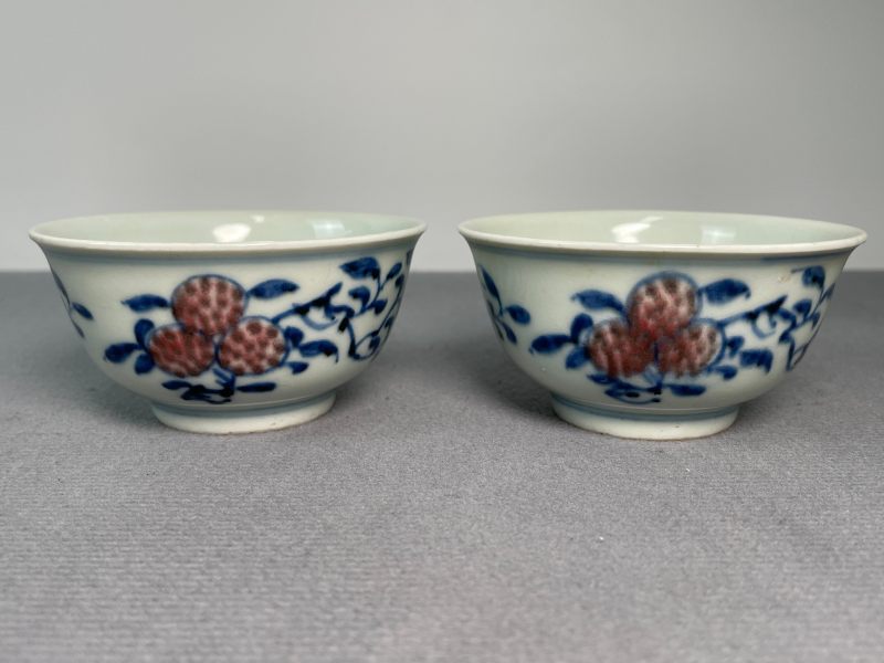 清中期 青花釉里红瓜果纹杯（一对） - 图2