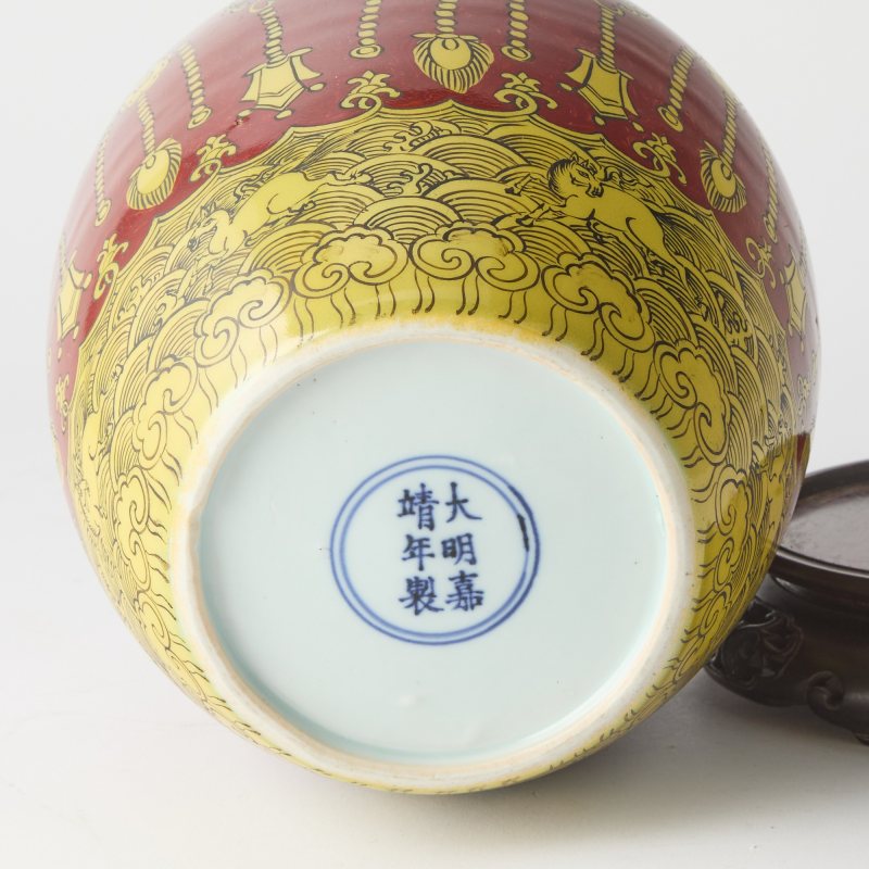 A Chinese Ming-Style Red and Yellow Glazed Porcelain Jar - 图6