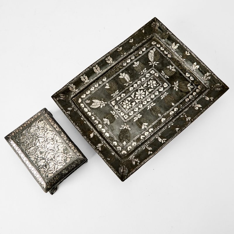 An Indian Silver-Inlaid Alloy Bidri Ware Tray and a Covered Footed Box - 图2