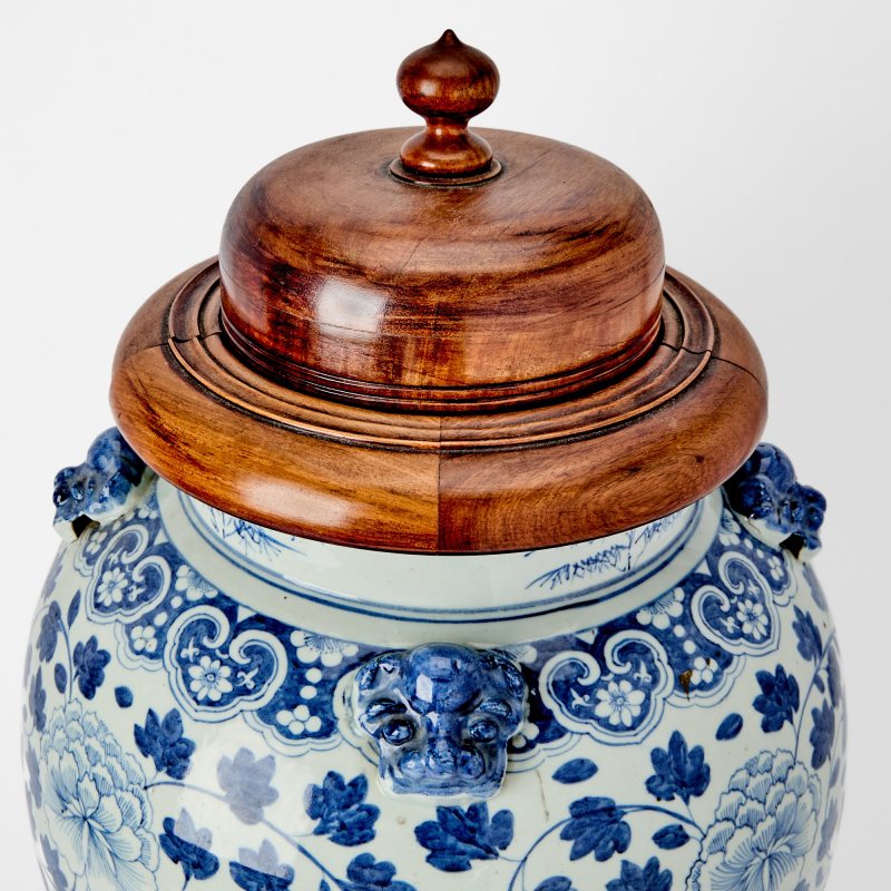 A Large Chinese Blue and White Porcelain Baluster Jar - 图2