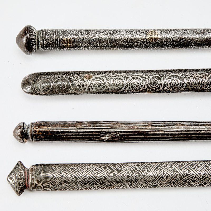 Four Indian Bidri Ware Silver and Brass-Inlaid Alloy Scroll Holders for the Sino-Tibetan Market - 图3