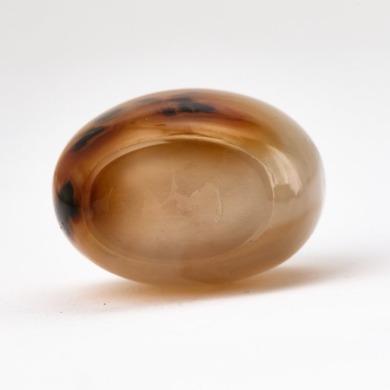 Three Chinese Carved Agate Snuff Bottles - 图4