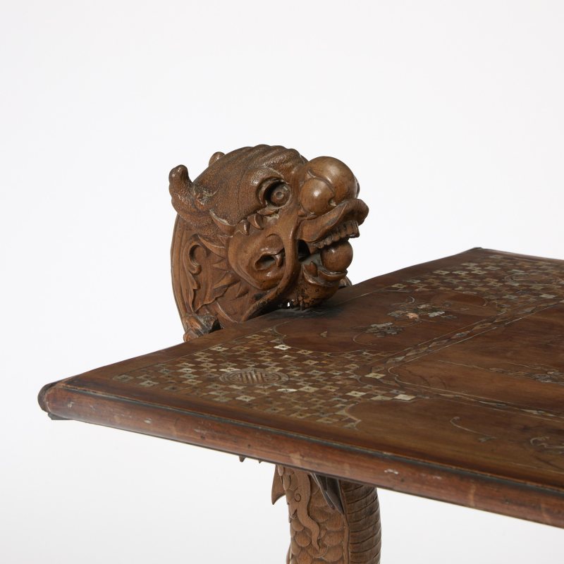 A Pair of Hardwood China Trade Armchairs and Side Table - 图14