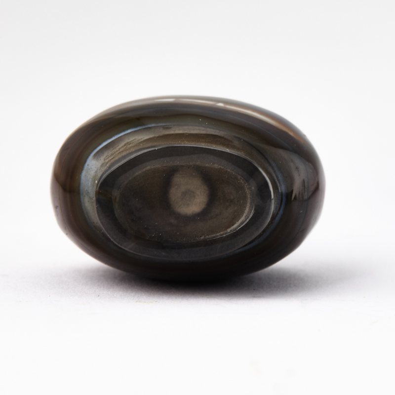 Three Chinese Carved Agate Snuff Bottles - 图5