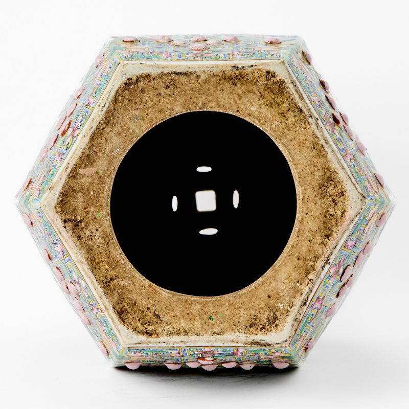 A Chinese Famille Rose Porcelain Garden Stool - 图5