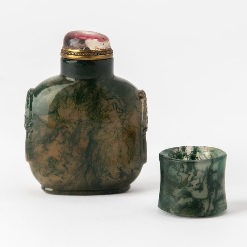 A Chinese Moss Agate Snuff Bottle