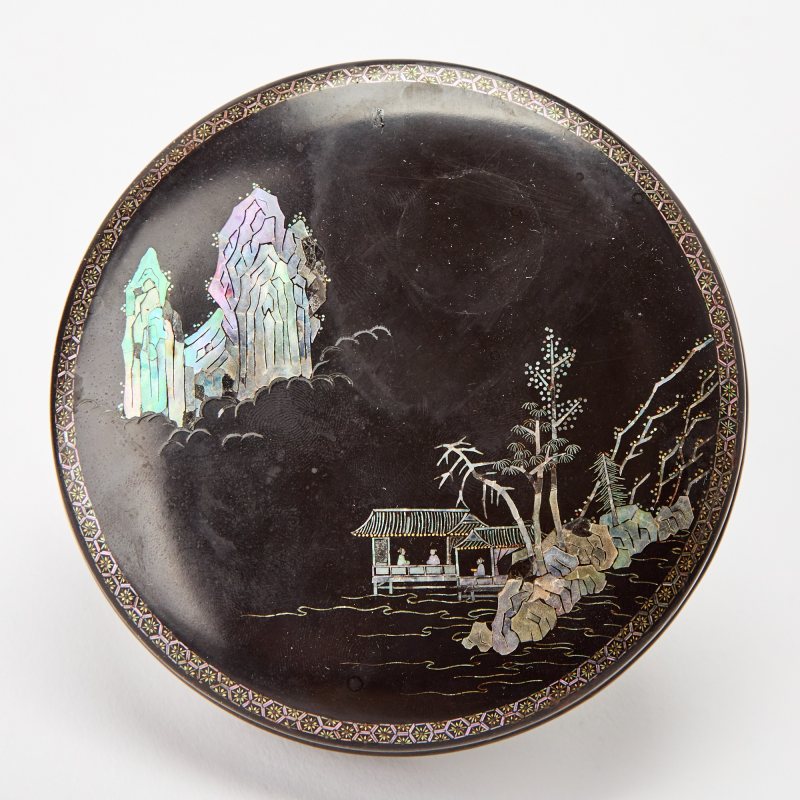 A Japanese Chinese-Style Shell-Inlaid Black Lacquer Box - 图2