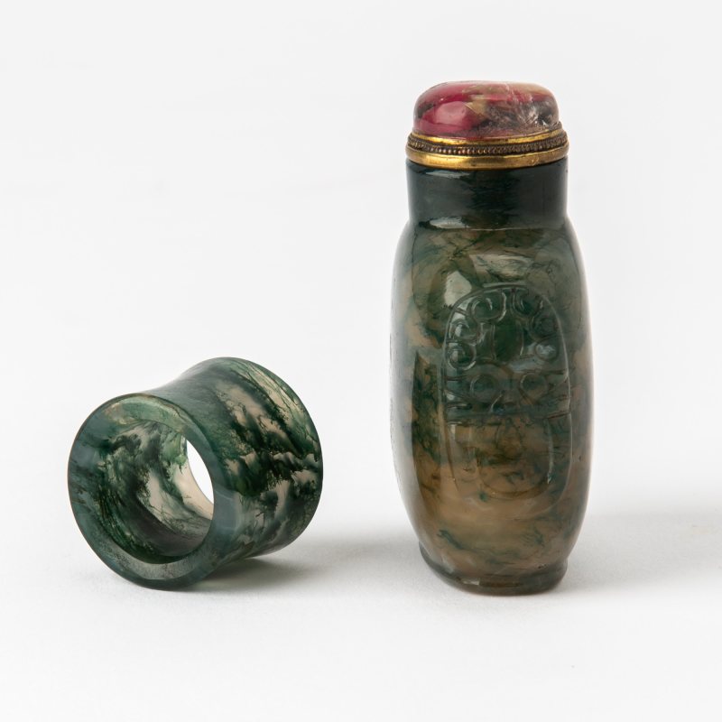 A Chinese Moss Agate Snuff Bottle - 图3