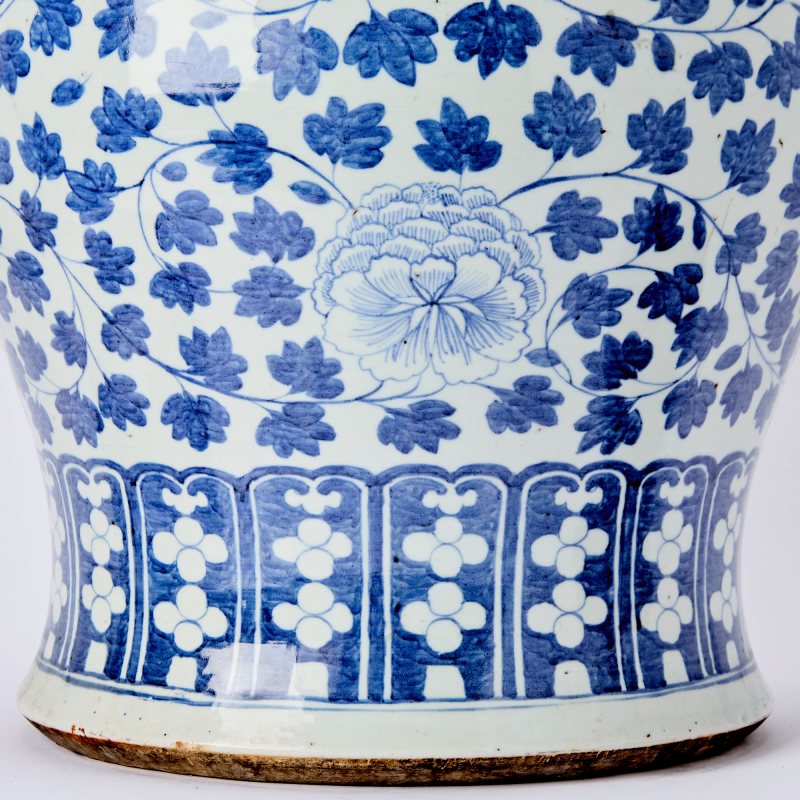 A Large Chinese Blue and White Porcelain Baluster Jar - 图4
