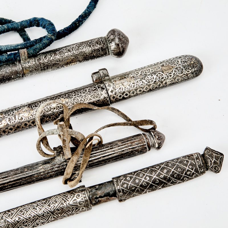 Four Indian Bidri Ware Silver and Brass-Inlaid Alloy Scroll Holders for the Sino-Tibetan Market - 图4