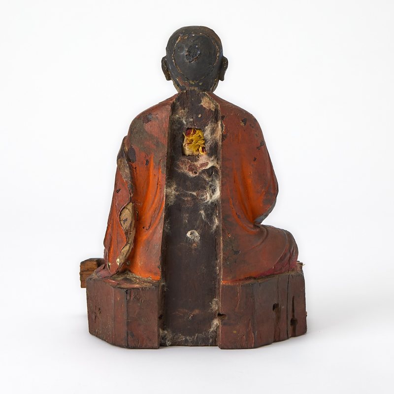 A Tibetan Polychrome Lacquered Wood Figure of a Monk - 图5